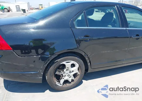 2010 Ford Fusion Se z USA, uszkodzony, nr VIN 3FAHP0HA4AR306945